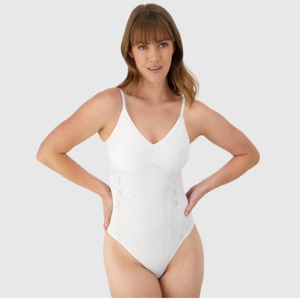 Women's Seamless Smoothing Lace Bodysuit - Maidenform in white